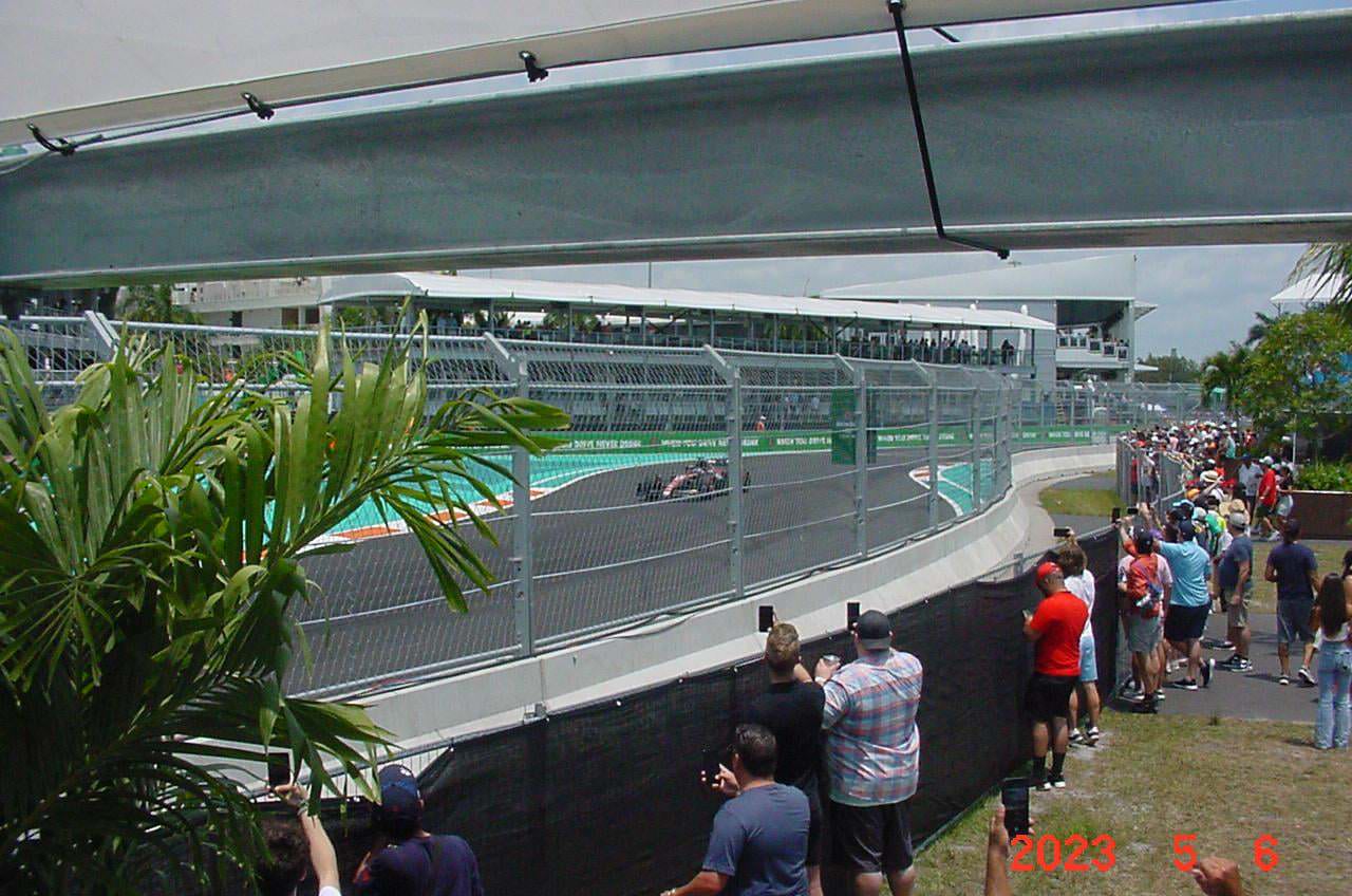 F1 Bans Fan's 'Pro' Camera, So He Brings a Floppy Disk Camera Instead ...