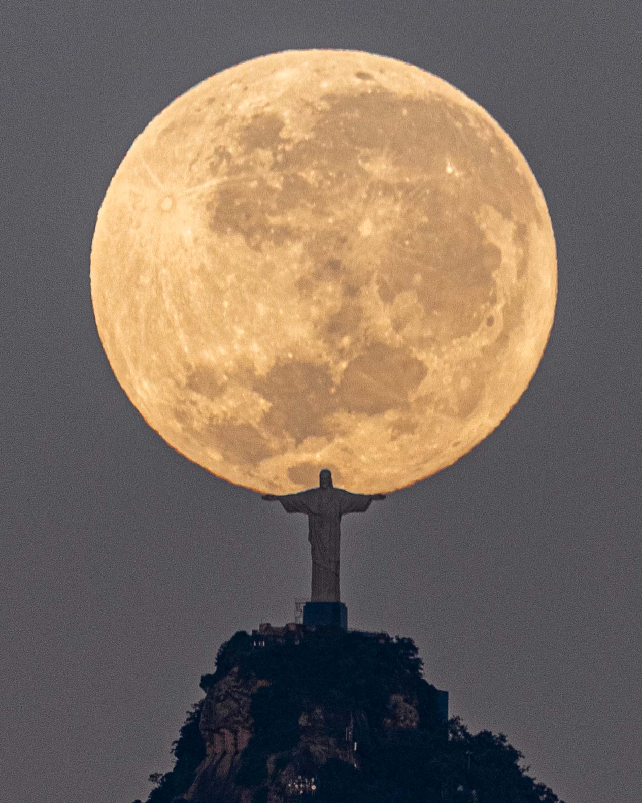 Photographer Captures Christ The Redeemer Holding The Moon | PetaPixel