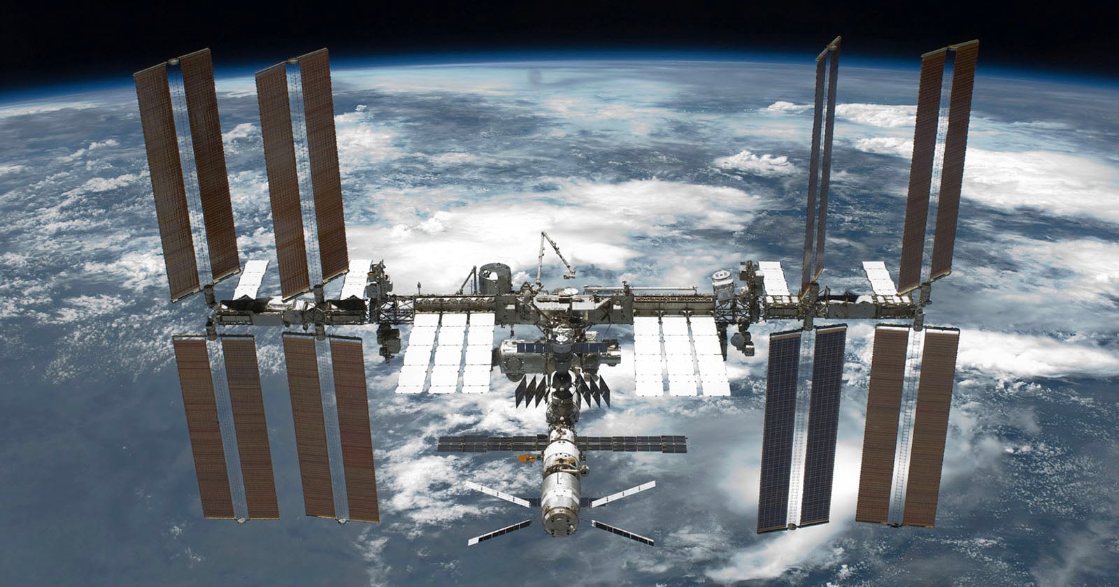 Photographer Nails Conspiracy Theorist's Challenge to Capture the ISS