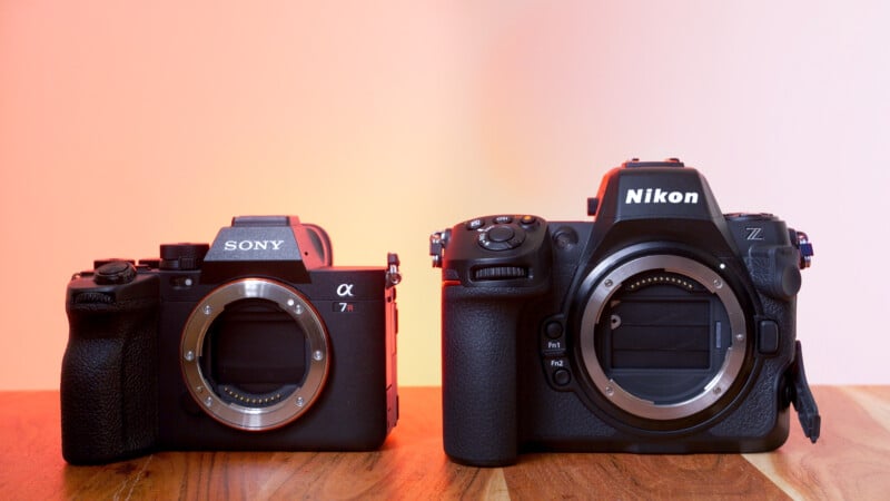 Sony A7RV contre Nikon Z8 côte à côte
