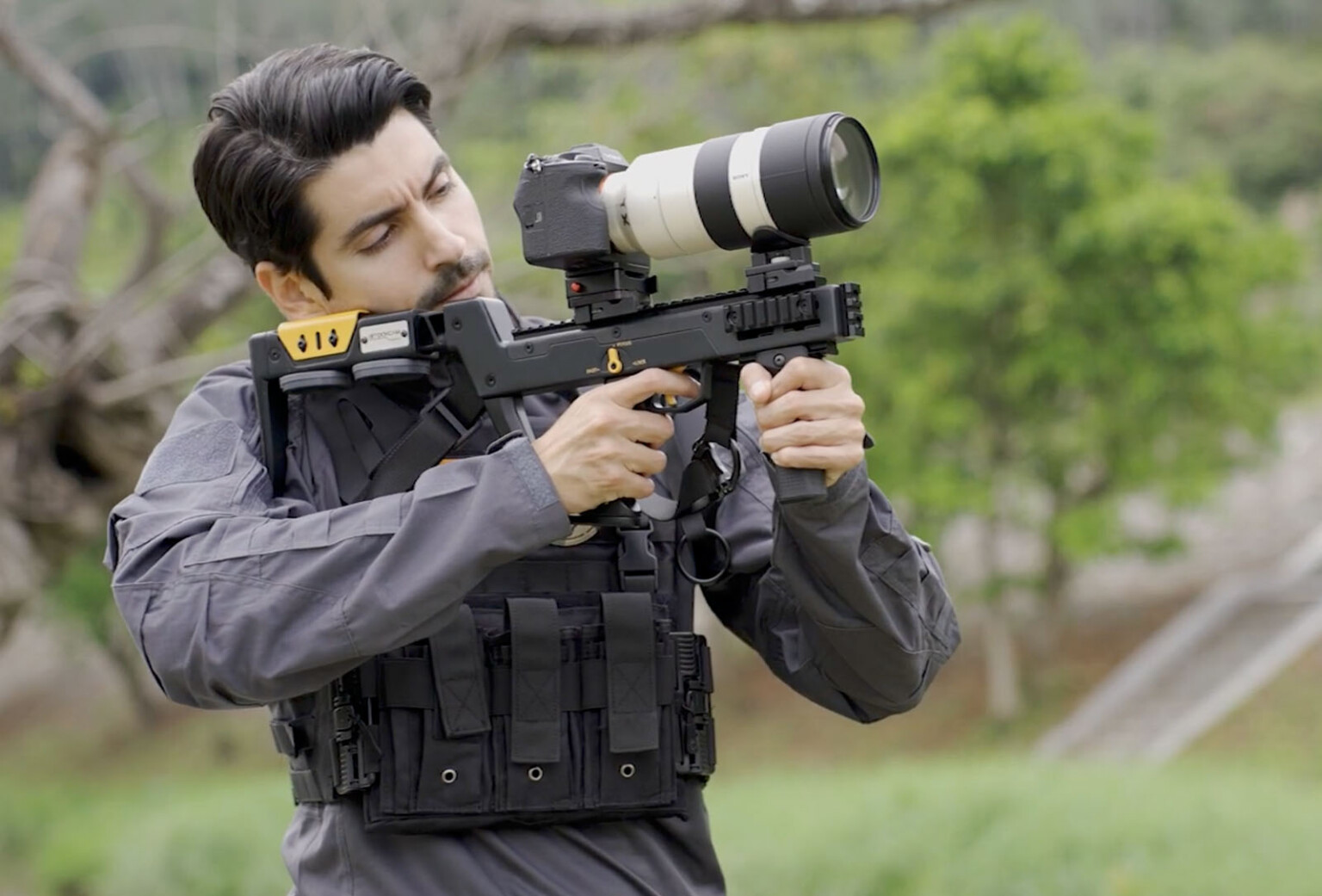 Stockcam is a Camera Cage That Takes 'Shooting' Pretty Literally ...
