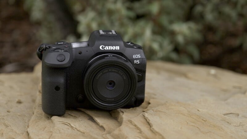 Canon RF 28mm f/2.8 beauty shot