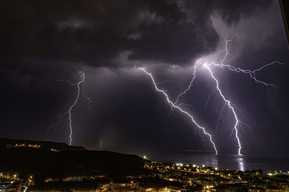 Photographer Combines 30 Photos For Stupendous Lightning Image | PetaPixel