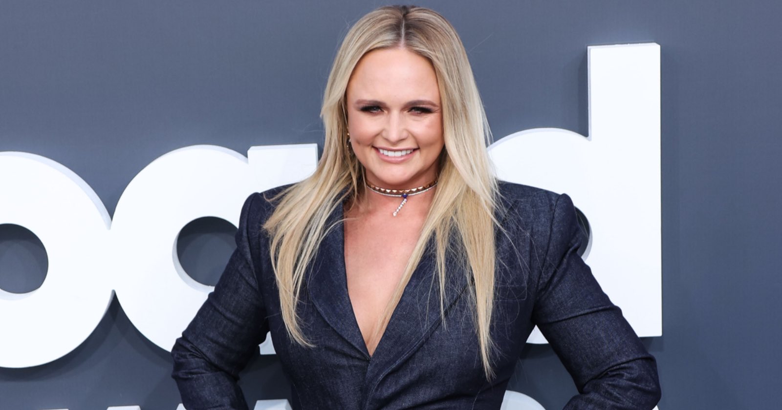 Miranda Lambert Sparks Debate After Stopping Concert to Call Out Selfie