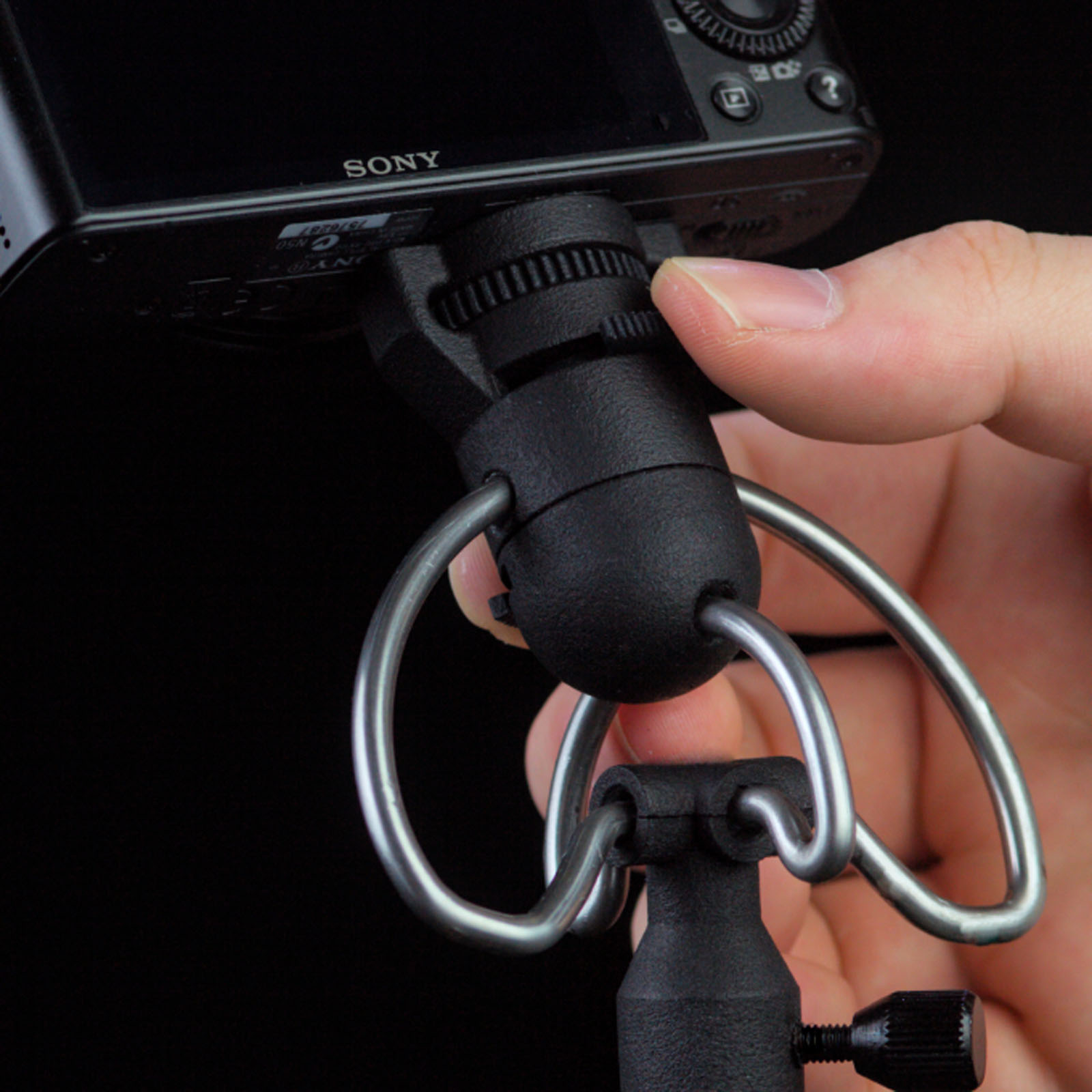 This Strange, Compact Tripod Head Promises Convenience and Speed ...