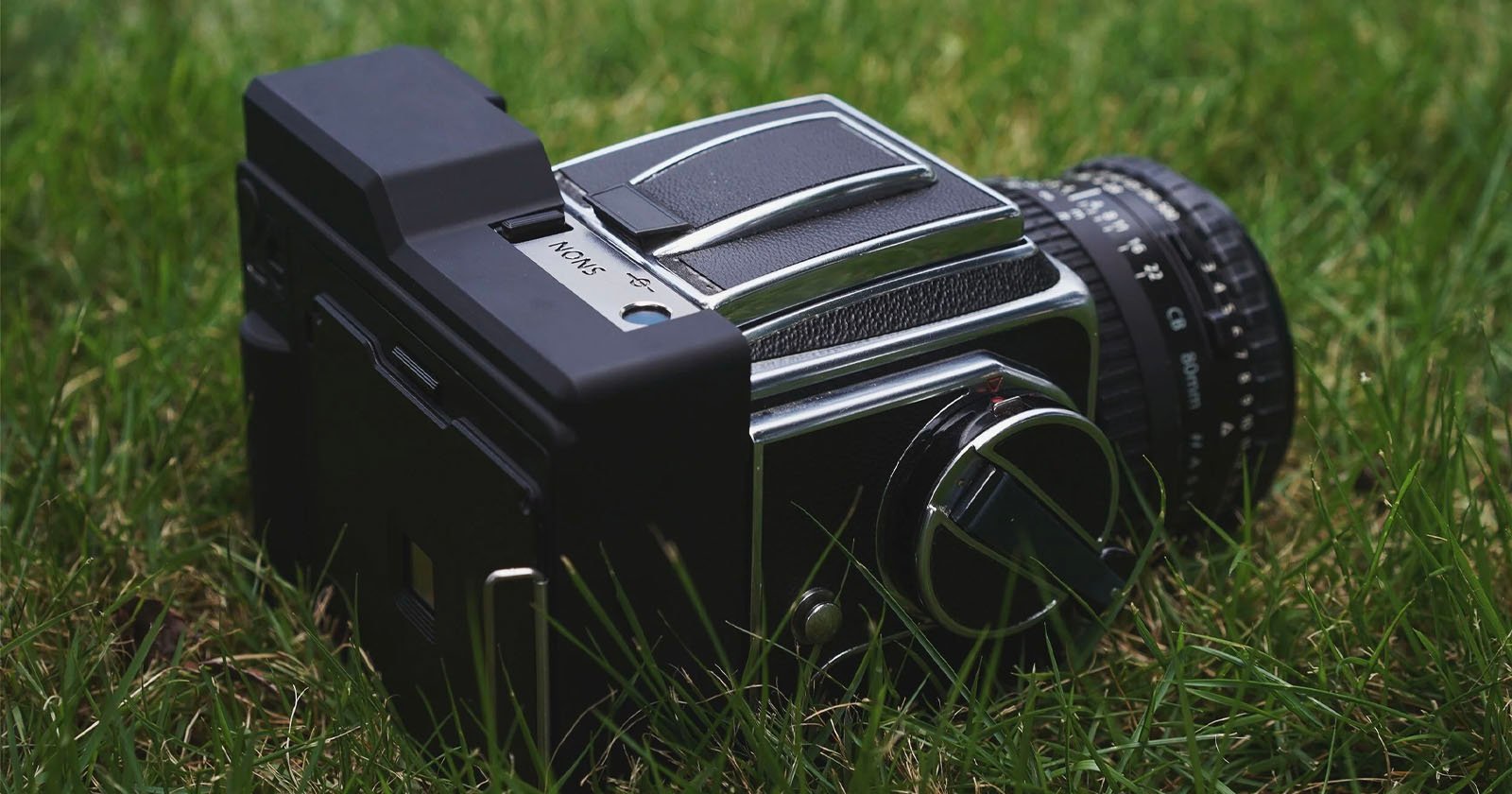 Nons Instant Back Lets Hasselblad Cameras Shoot to Instax Instant