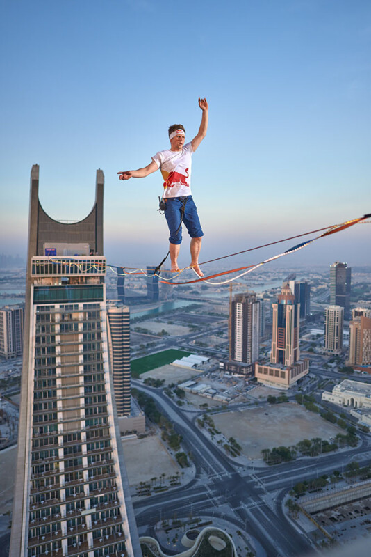 Jaan Roose slacklining in Qatar