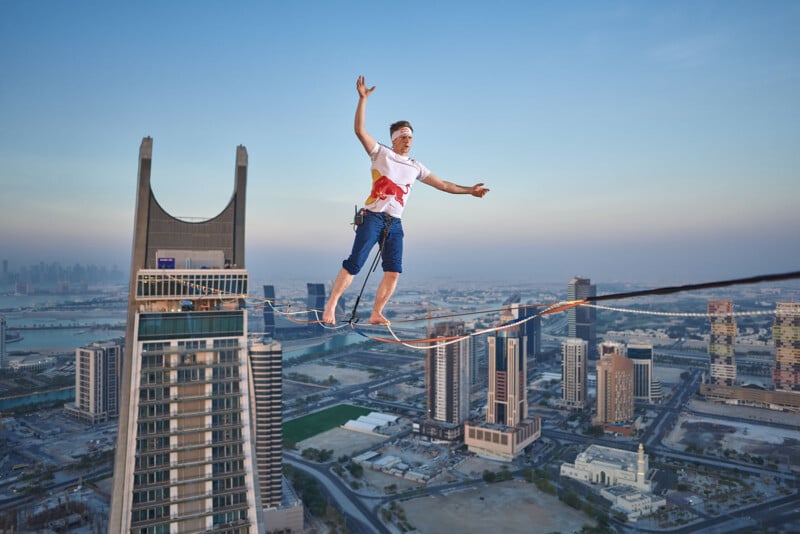 Jaan Roose slacklining in Qatar