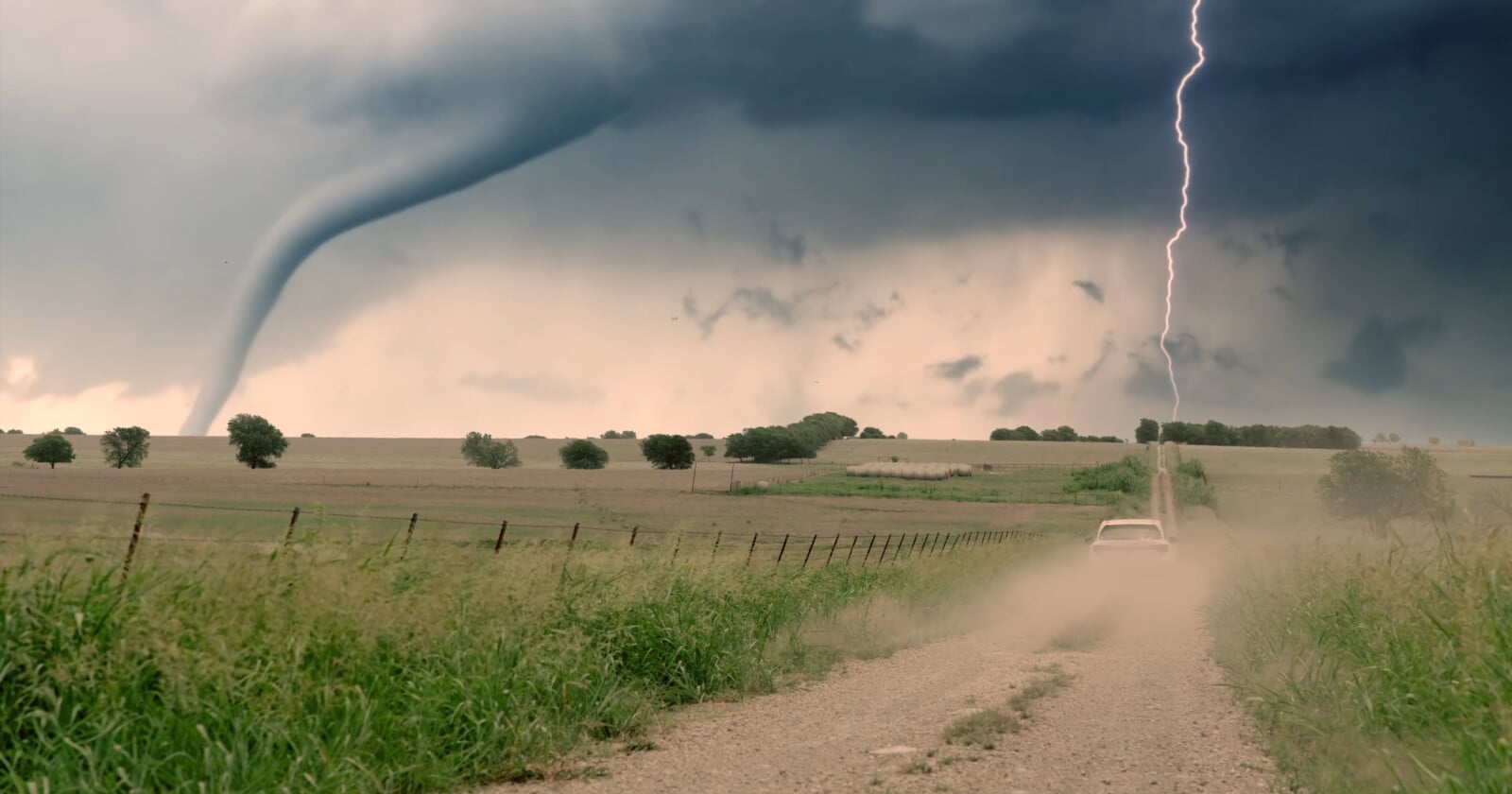 Storm Chaser Makes Stunning Acura MDX Commercial