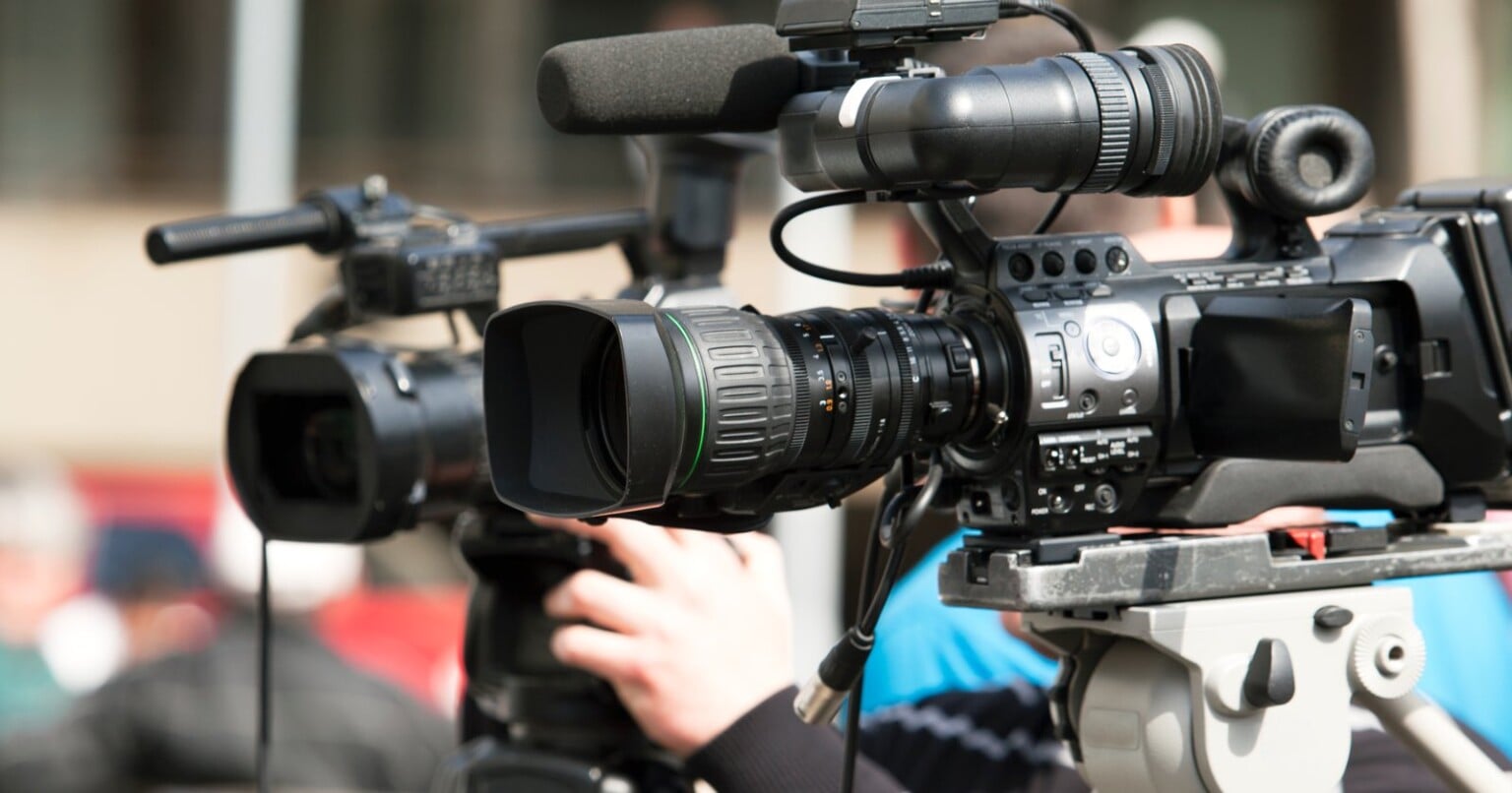 Photographer Robbed at Gunpoint While Reporting on Robberies | PetaPixel