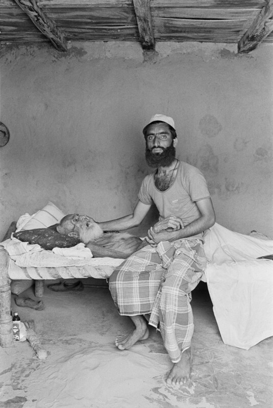 Gauri Gill, ‘Mir Hasan with his grandfather Haji Saraj ud Din, oldest member of the community, in his last days, Barmer’, from the series ‘Notes from the Desert’,