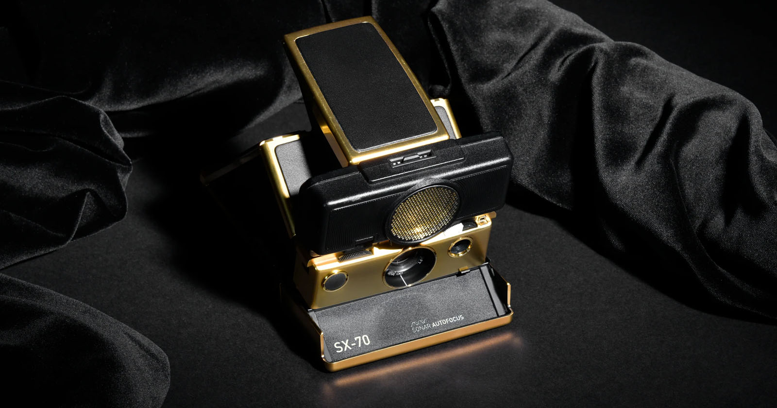 Retrospekt Plates Iconic Polaroid Instant Camera in 24K Gold