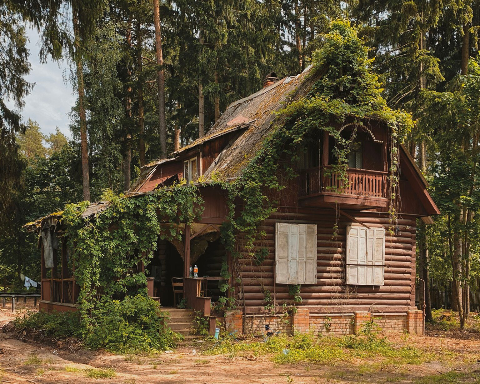 Photographer Captures Dacha, Russian Cottages of Another Era | PetaPixel