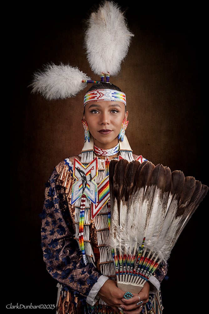 Photographer's Spectacular Portraits Taken at Native American Powwows ...