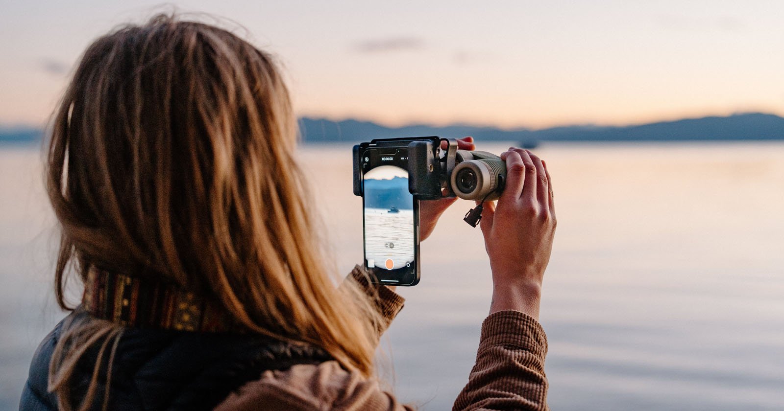 This New Rig Lets You Attach Your Phone to Binoculars