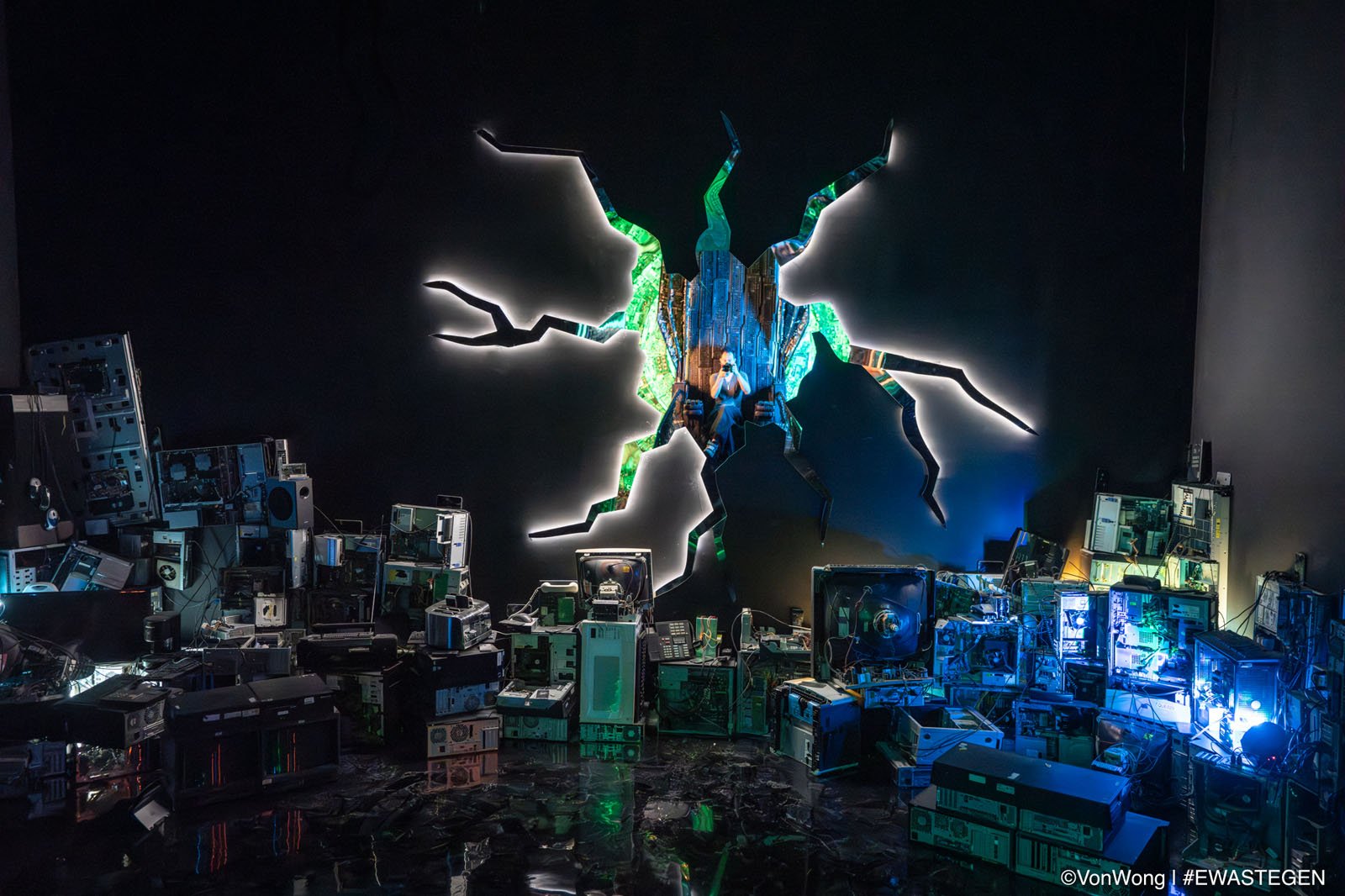 Benjamin Von Wong e-waste immersive art exhibit