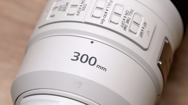 Sony FE 300mm f/2.8 G-Master badge