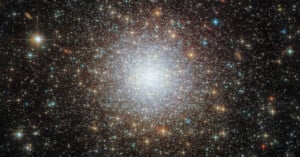 Hubble NGC 2210