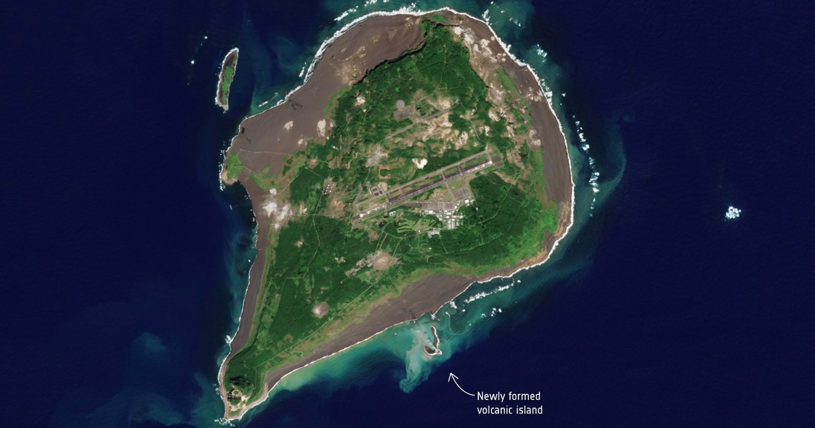 위성사진에 ‘세계에서 가장 어린 섬’이 우주에서 자라고 있는 모습이 포착됐다.