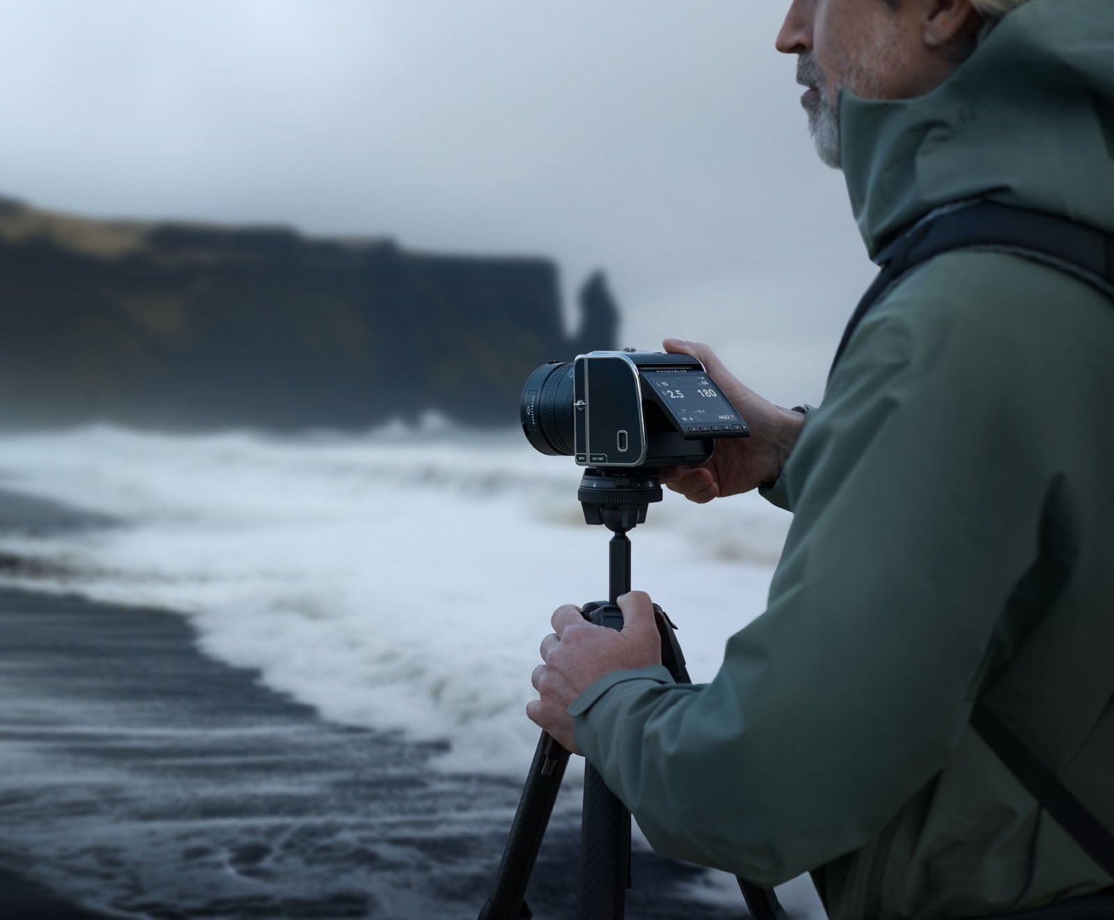 Hasselblad's Modular 907X Camera and 100MP CFV 100C Digital Back Revive ...