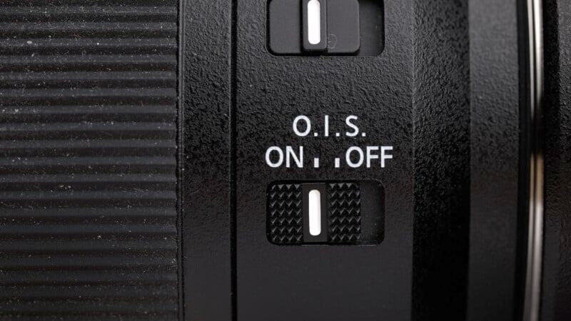 Panasonic 28-200mm f/4-7.1 Macro OIS buttons