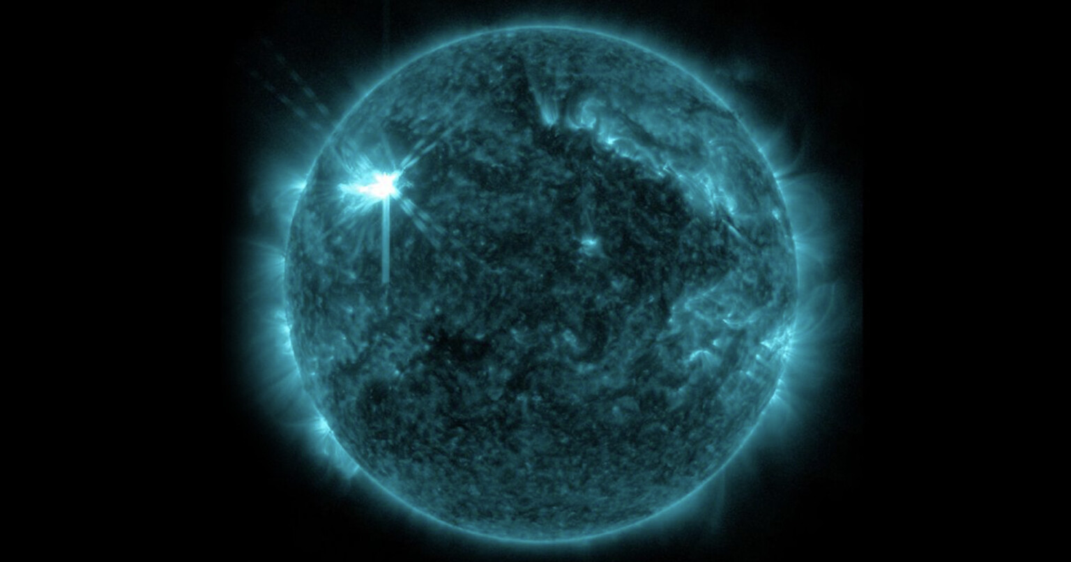 Powerful Twin Solar Flares Erupted This Week, Did They Cause Cell ...