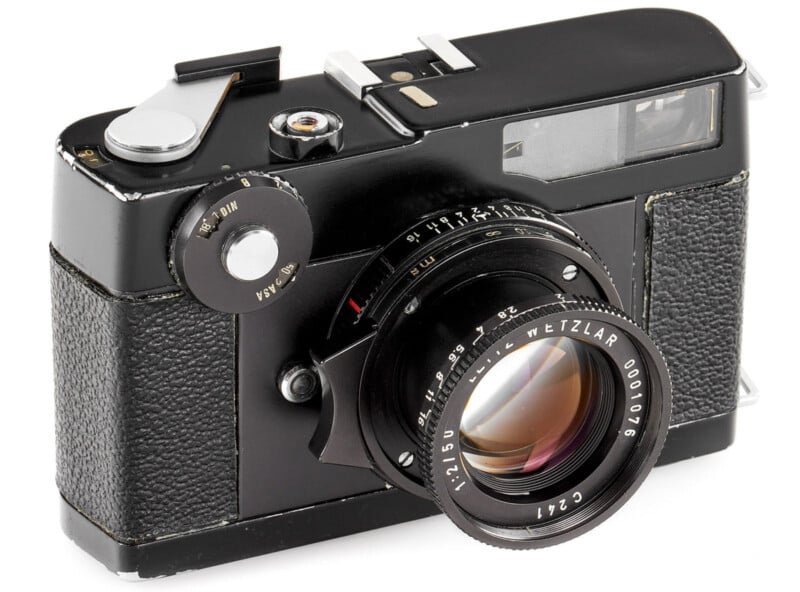 Leica CL Prototype 2 was put up for auction at the 42nd Leitz Photographica Auction. 