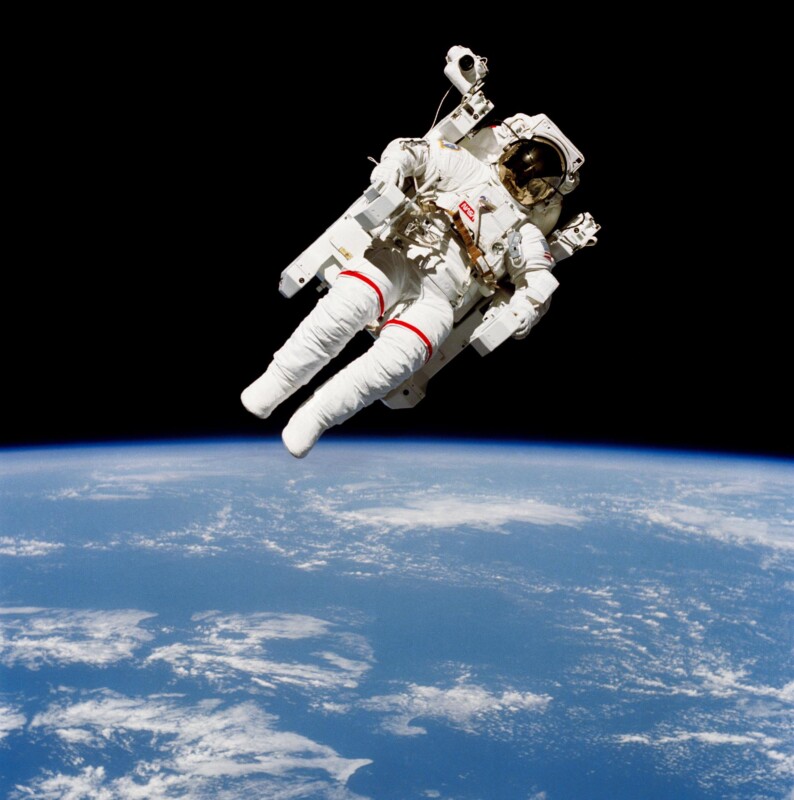Astronaut Bruce McCandless II is a few meters away from the cabin of the Earth-orbiting space shuttle Challenger