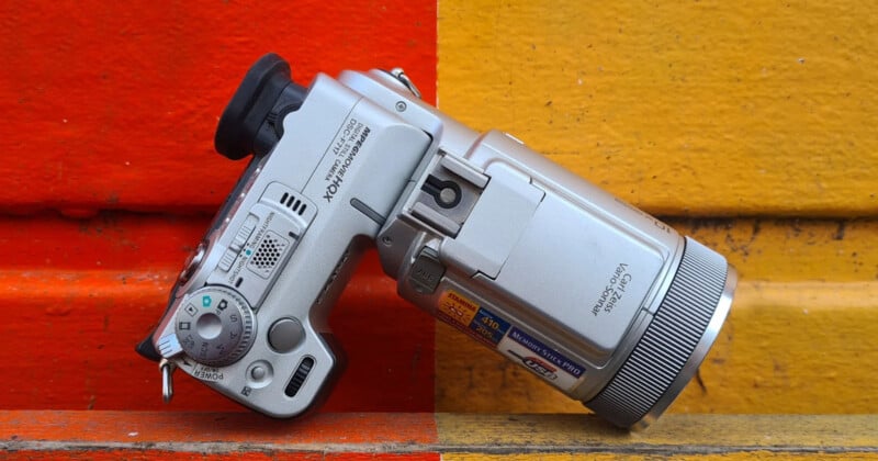 2002's Sony Cyber-shot F717 Is a Bridge Camera with a Special IR Power ...