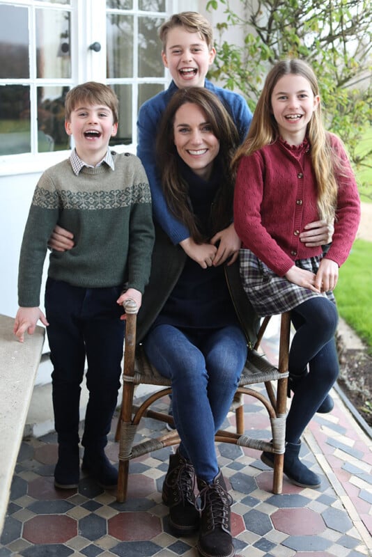Kate Middleton family photo that is allegedly doctored