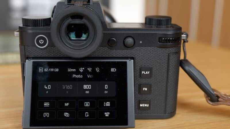 Leica SL3 tilt screen lcd