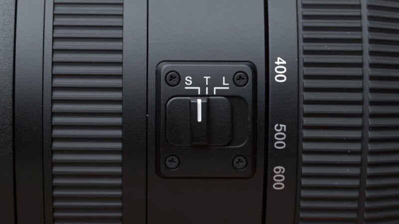 OM System M Zuiko 150-600mm f/5-6.3 lens zoom tightness