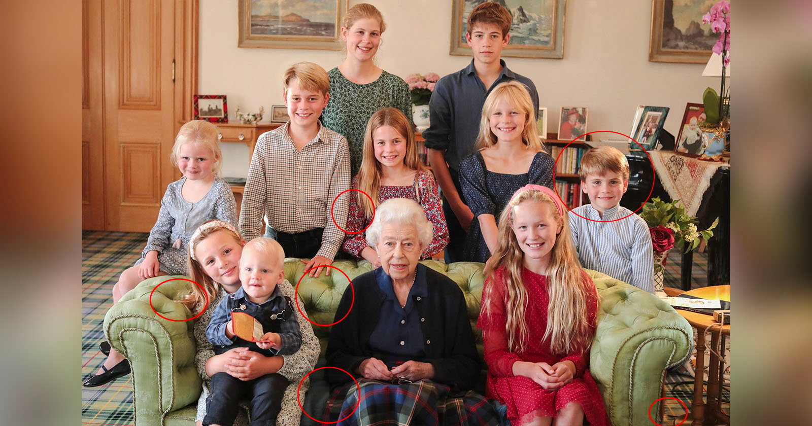Digitally manipulated photo of Queen and Grandchildren