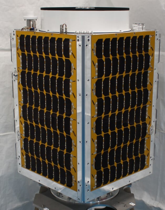Canon CE-SAT-IE micro-satellite