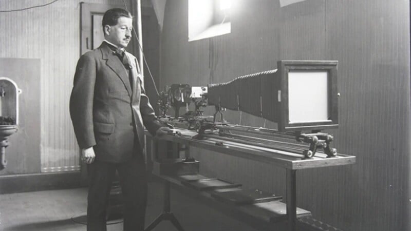 Edmond Locard using a photographic bench in the 1920s.