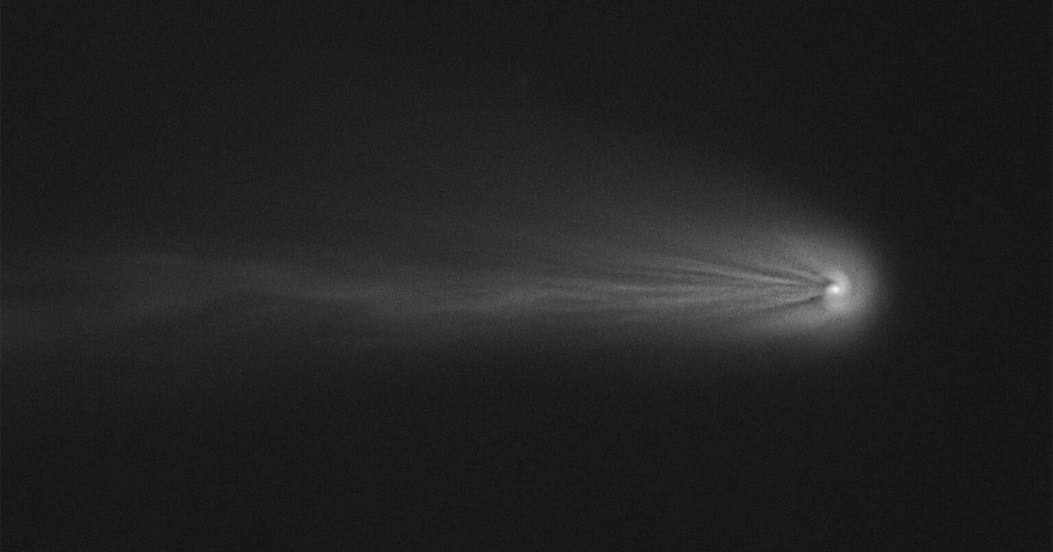 Astrophotographer Reveals Amazing Spirals Around 'Green Devil' Comet ...