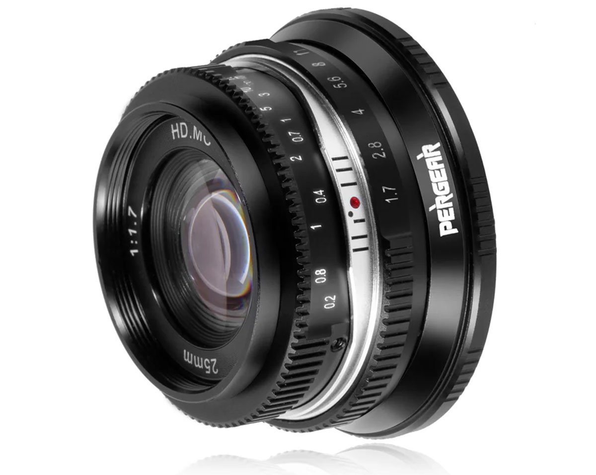 A black camera lens with metallic details and focus rings, branded "pentax" and specifications that include "hd.m.u, 1:1.7/50.