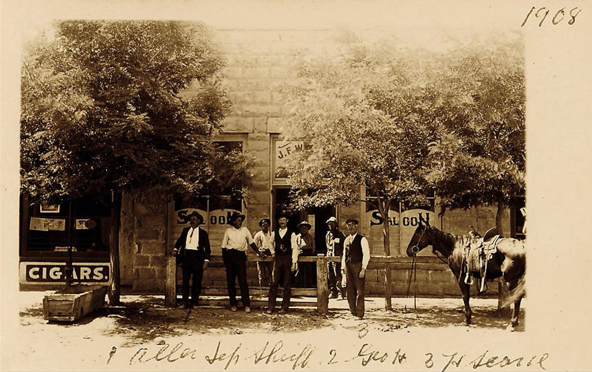 Photos Reveal What Life was Like in Saloon Bars of The Wild West ...