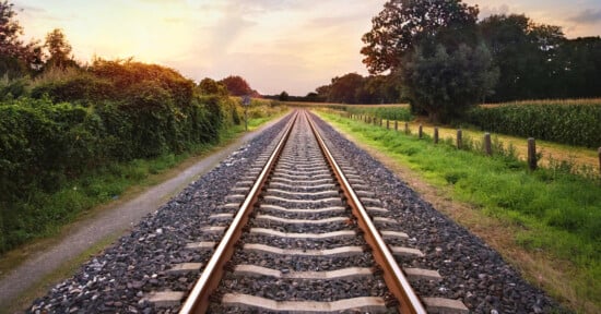 model-killed-train-tracks-photo-shoot-moving-train.jpg