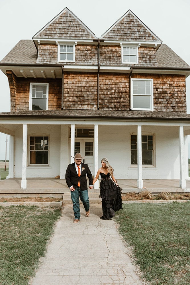 Photographer Spots Creepy 'Ghost' in Window During Prom Shoot | PetaPixel