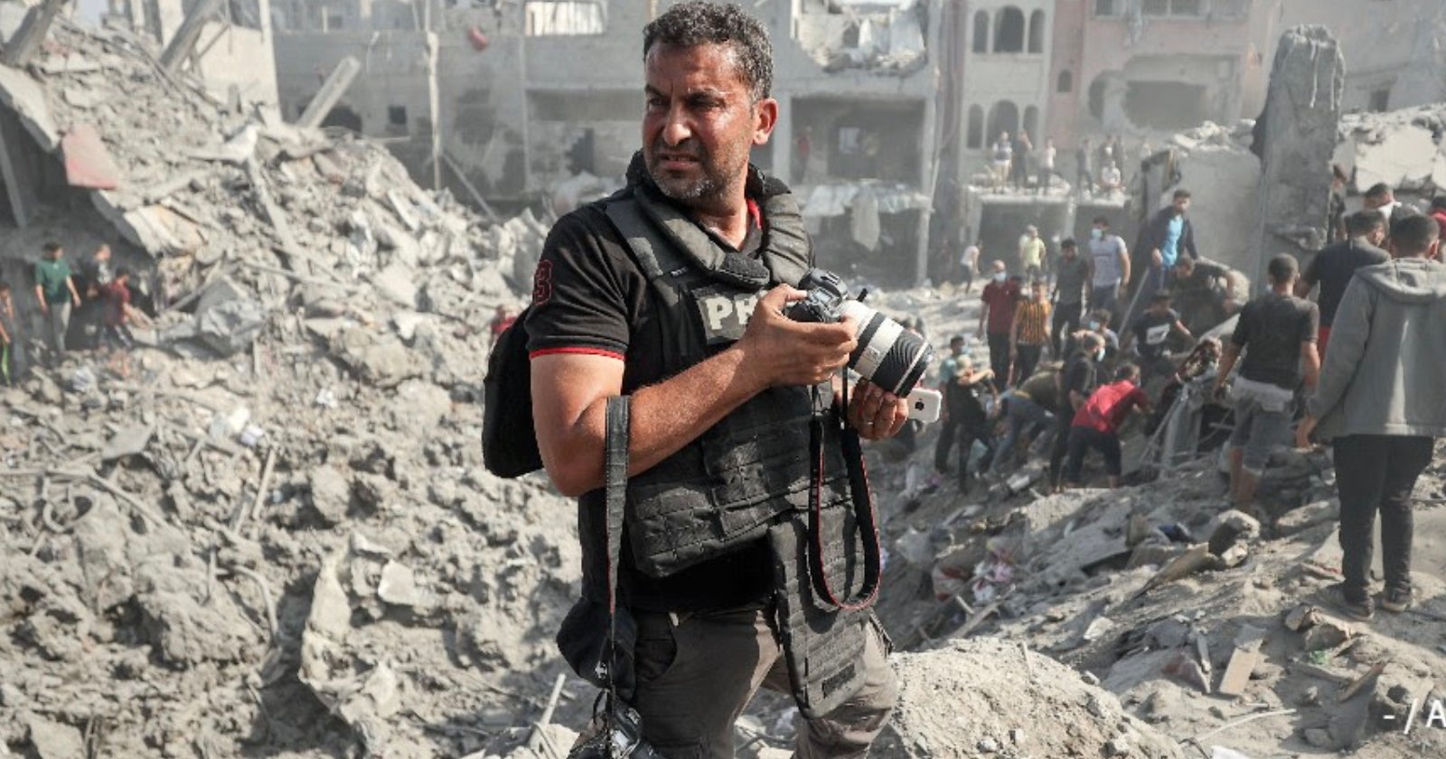 Palestinian Photographer Wins Visa d’Or News Prize for Images of Gaza Conflict