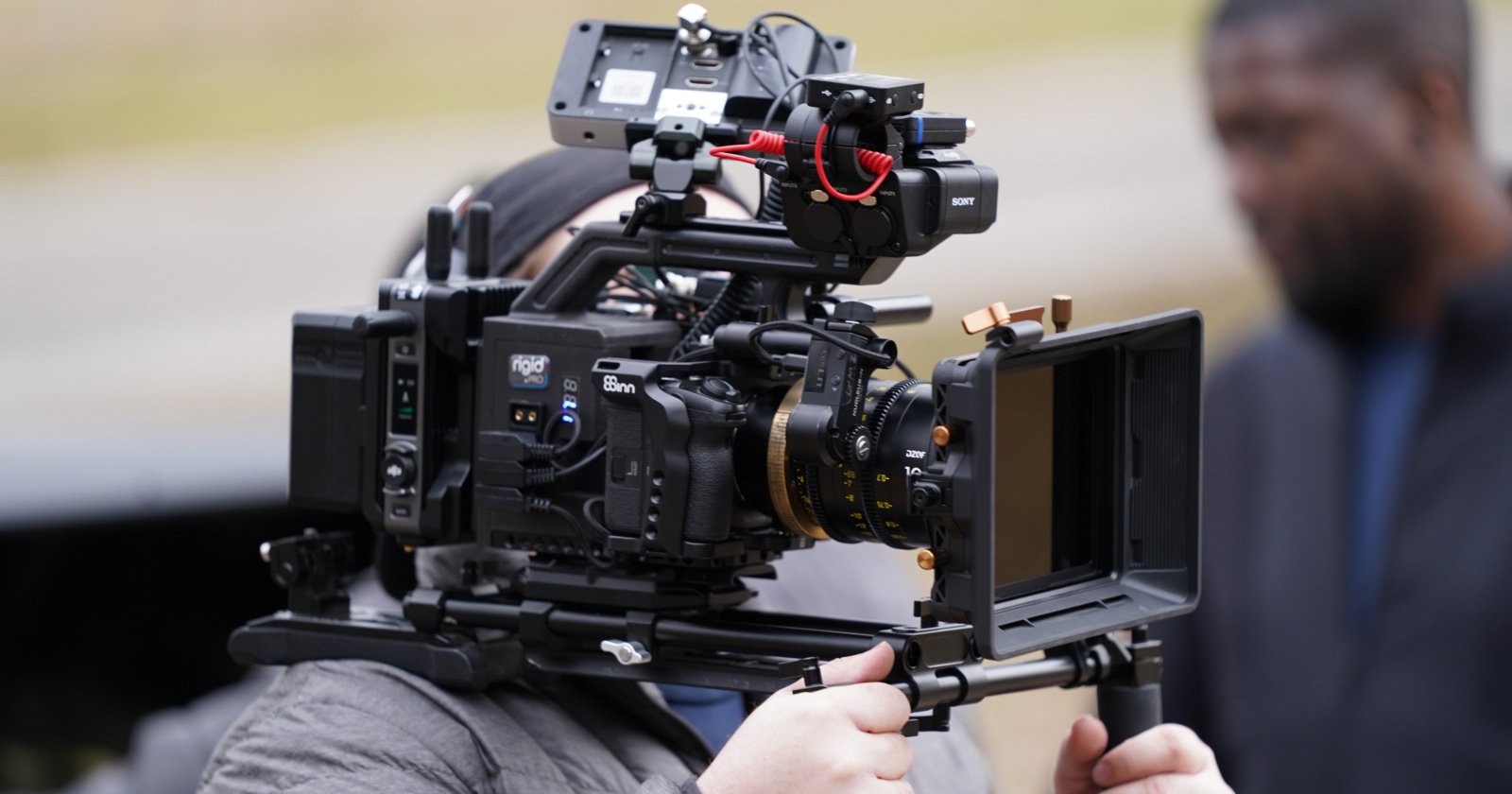 The Rigid.Pro Cinerig Base Turns Mirrorless Cameras Into Versatile Video Beasts