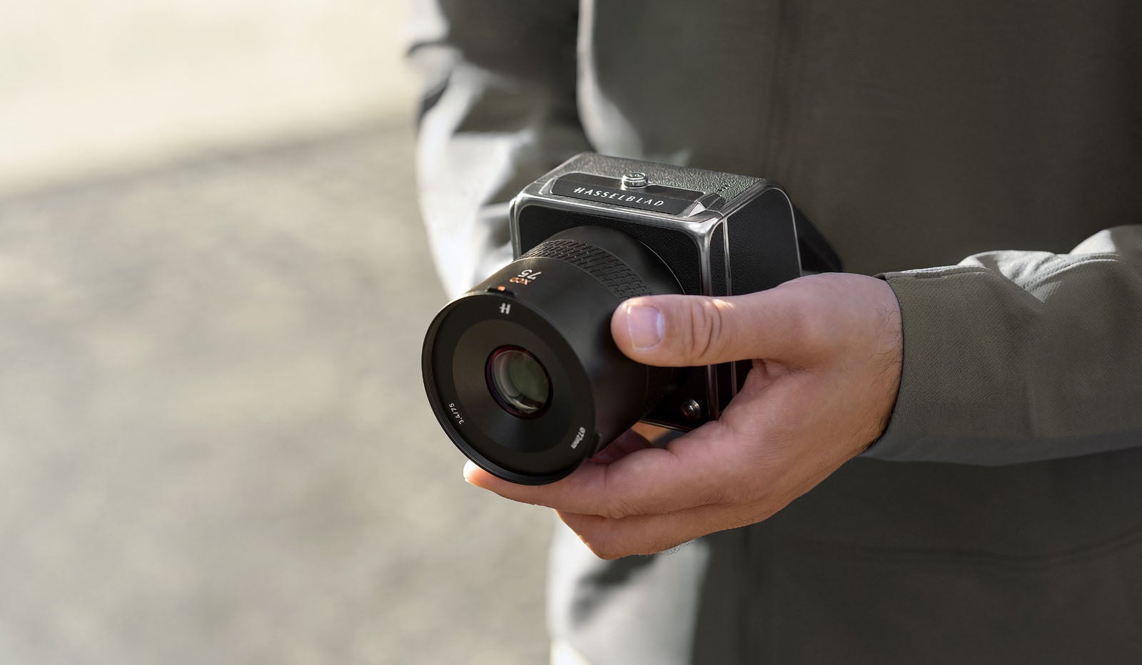 Hasselblad's New XCD 75mm f/3.4 P Lens Is Very Compact and Lightweight ...