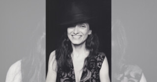 Blind NYC Street Photographer Flo Fox Leaves Behind a Legacy | PetaPixel