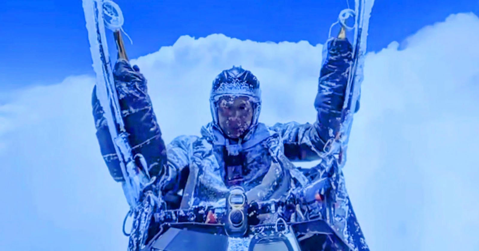Watch Paraglider Cheat Death as Malfunction Sends Him Above Height of Everest