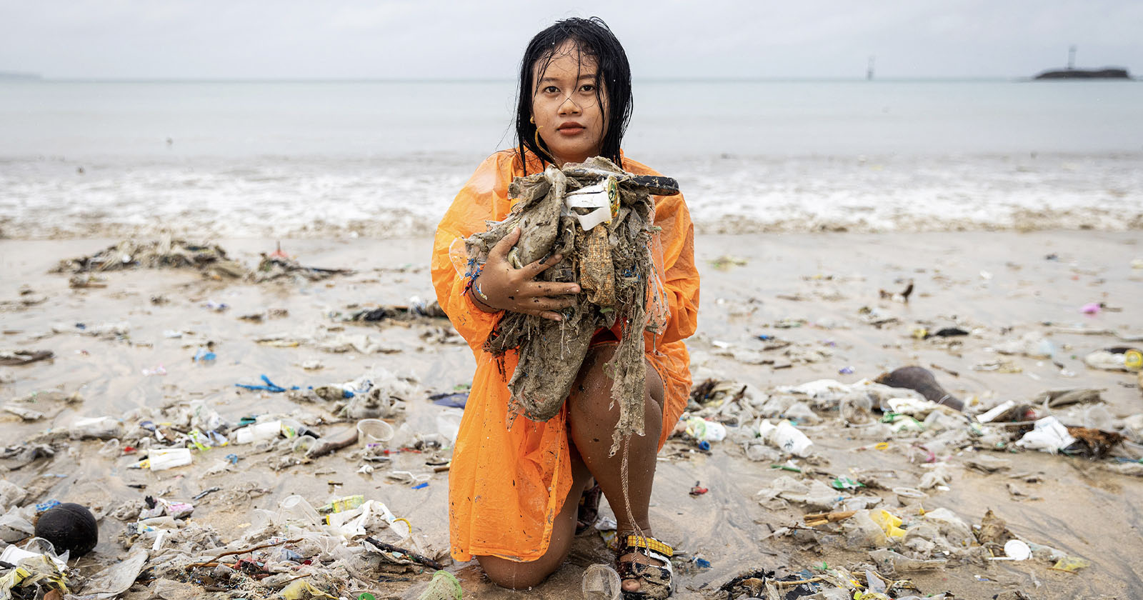 Photojournalist Wades Through Plastic Waste to Document Bali’s Pollution Crisis