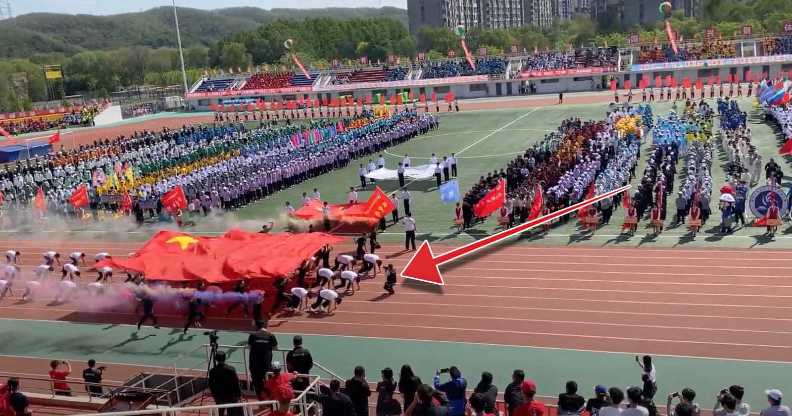 Photographer Gets it Horribly Wrong at Track and Field Day