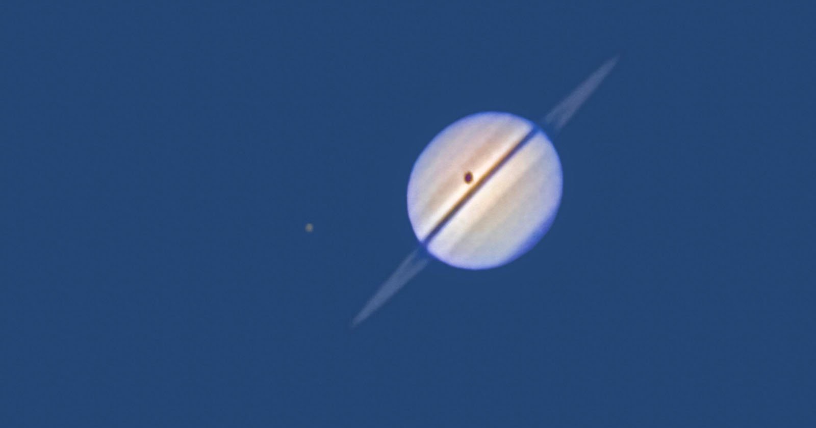 This Photographer Captured a Solar Eclipse on Saturn