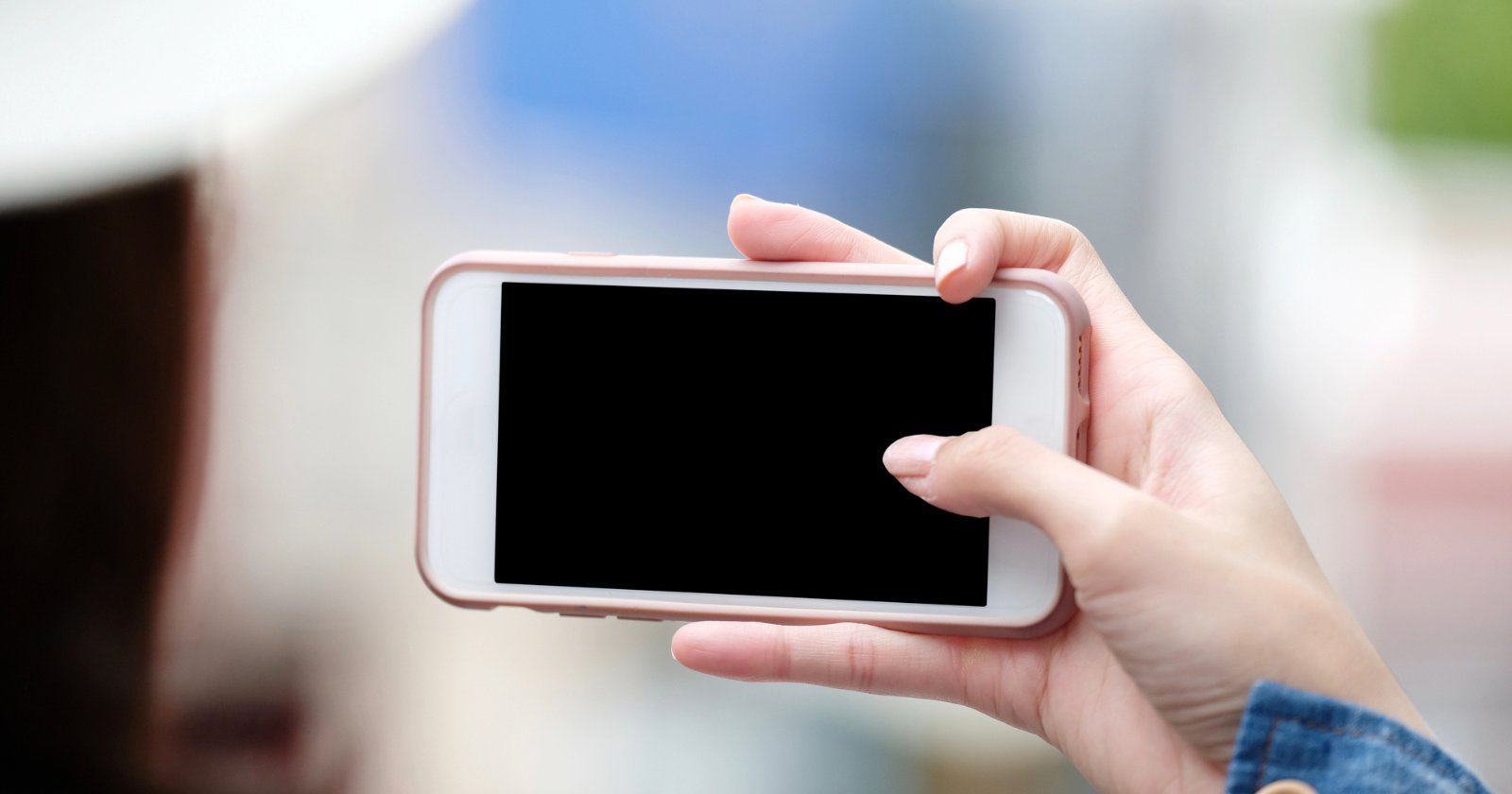 Wife Lured Husband to Bridge for Selfie, Then Tried to Kill Him