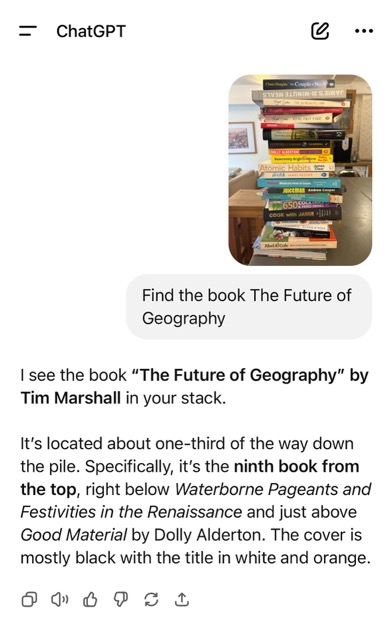 Una captura de pantalla de una conversación de chatgpt con una foto de un libro alto. ChatGPT considera 